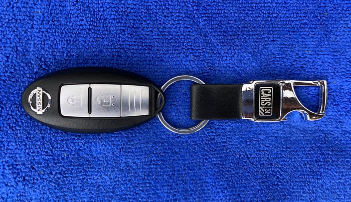 2015 Nissan Micra XV CVT, CNG, Automatic, 96,575 km, Key Close Up