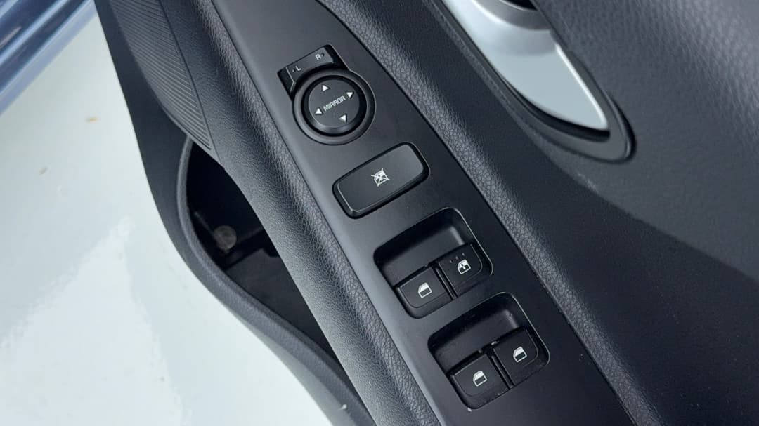 2017 Kia Rio S, Automatic, 120393 km, Drivers Side Door Panel Controls
