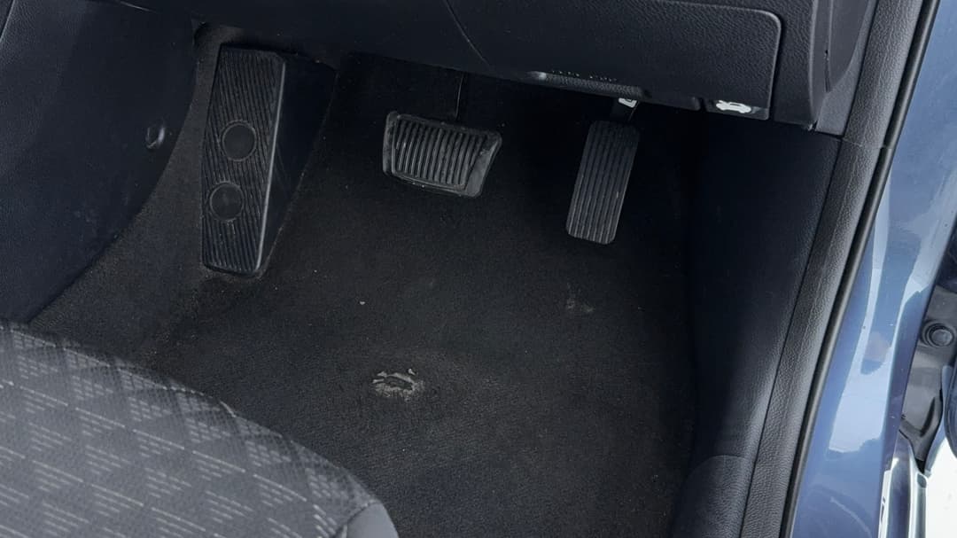 2017 Kia Rio S, Automatic, 120393 km, Pedals and Footmat