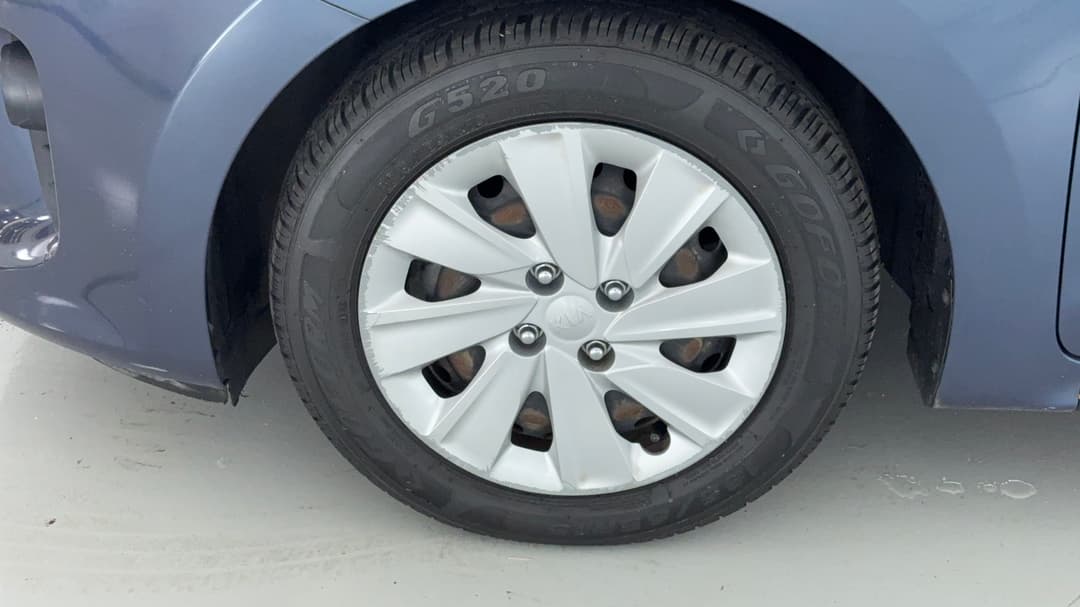 2017 Kia Rio S, Automatic, 120393 km, Left Front Wheel