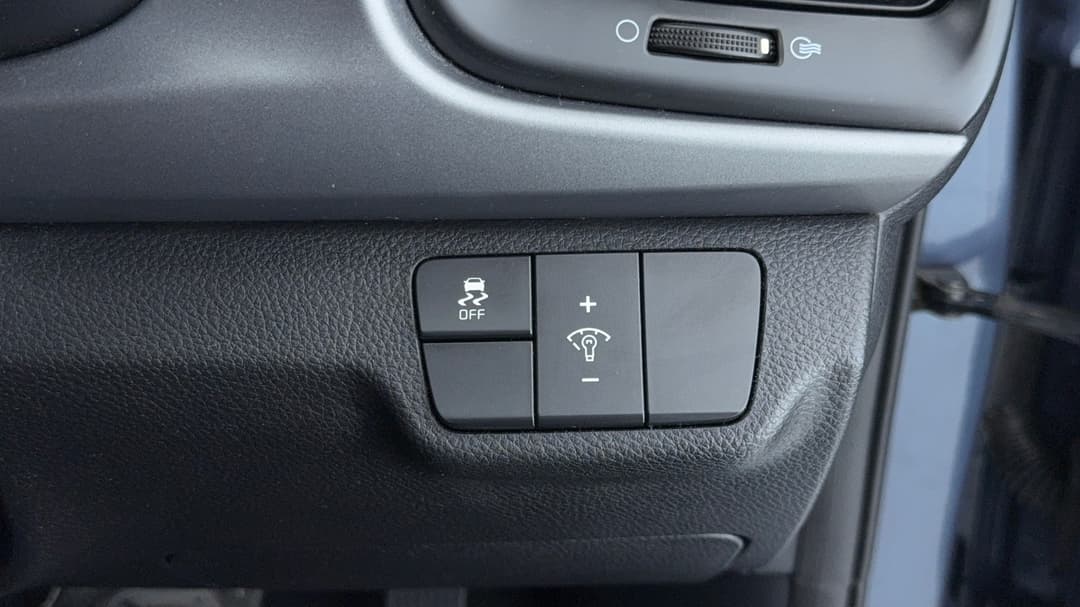 2017 Kia Rio S, Automatic, 120393 km, Utility Switches/Buttons