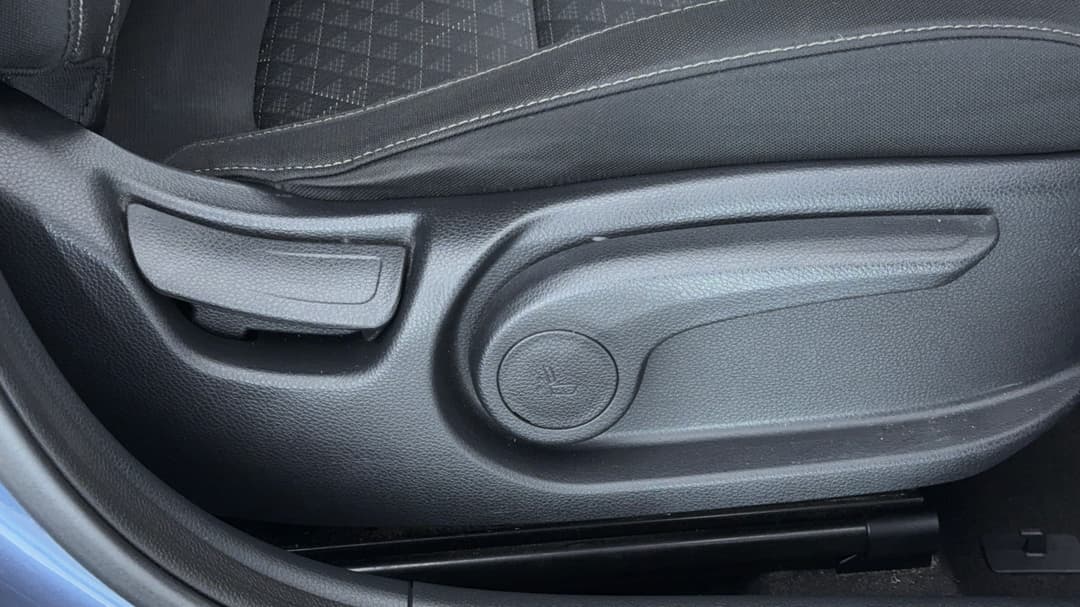 2017 Kia Rio S, Automatic, 120393 km, Drivers Side Adjustment Panel