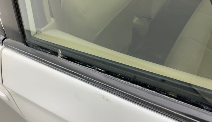 2014 Honda Amaze 1.2L I-VTEC EX, Petrol, Manual, 69,660 km, Rear left door - Weather strip has minor damage