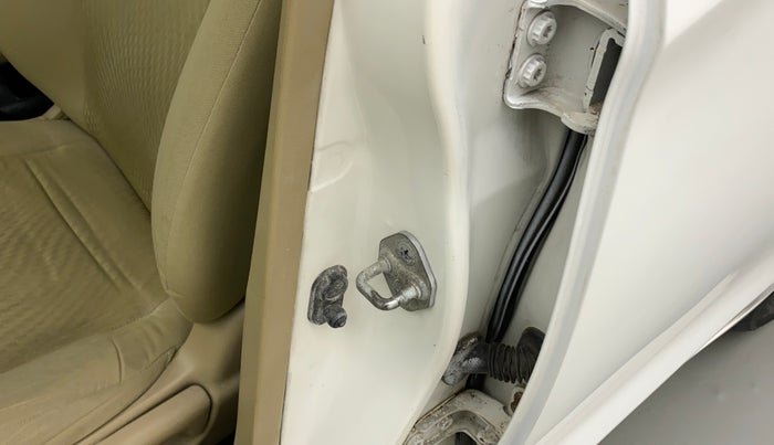 2014 Honda Amaze 1.2L I-VTEC EX, Petrol, Manual, 69,660 km, Left B pillar - Paint is slightly faded