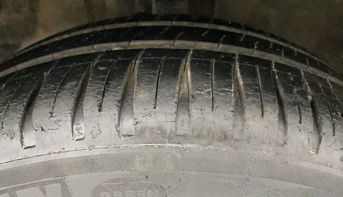 2011 Toyota Etios G, Petrol, Manual, 88,478 km, Left Front Tyre Tread