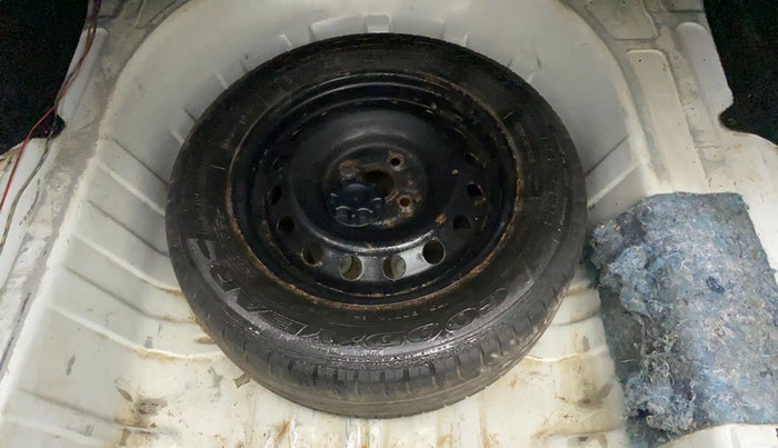 2011 Toyota Etios G, Petrol, Manual, 88,478 km, Dicky (Boot door) - Tool missing