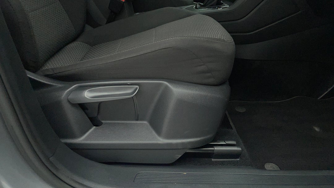 2020 Volkswagen Tiguan Allspace 110 Tsi Comfortline, Automatic, 85050 km, Drivers Side Adjustment Panel