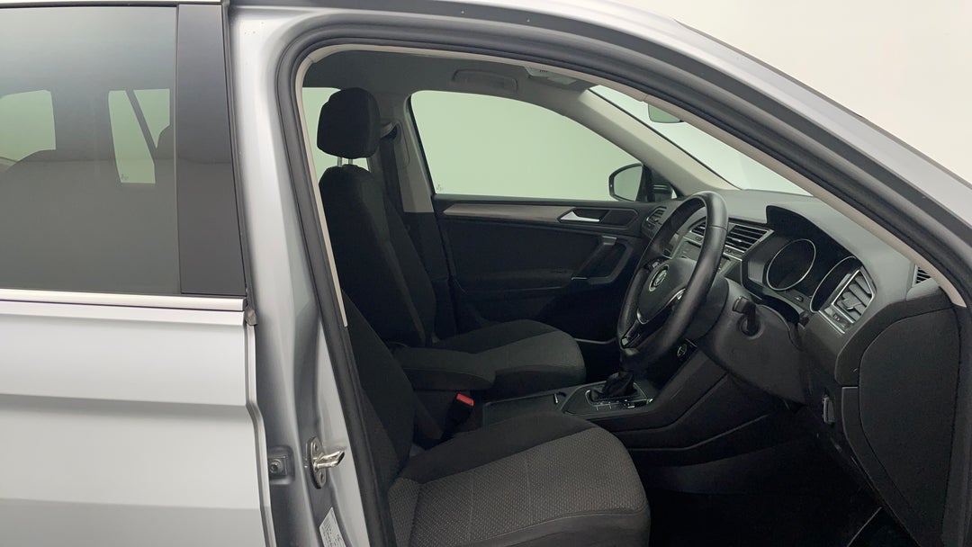 2020 Volkswagen Tiguan Allspace 110 Tsi Comfortline, Automatic, 85050 km, Right Side Front Door Cabin View