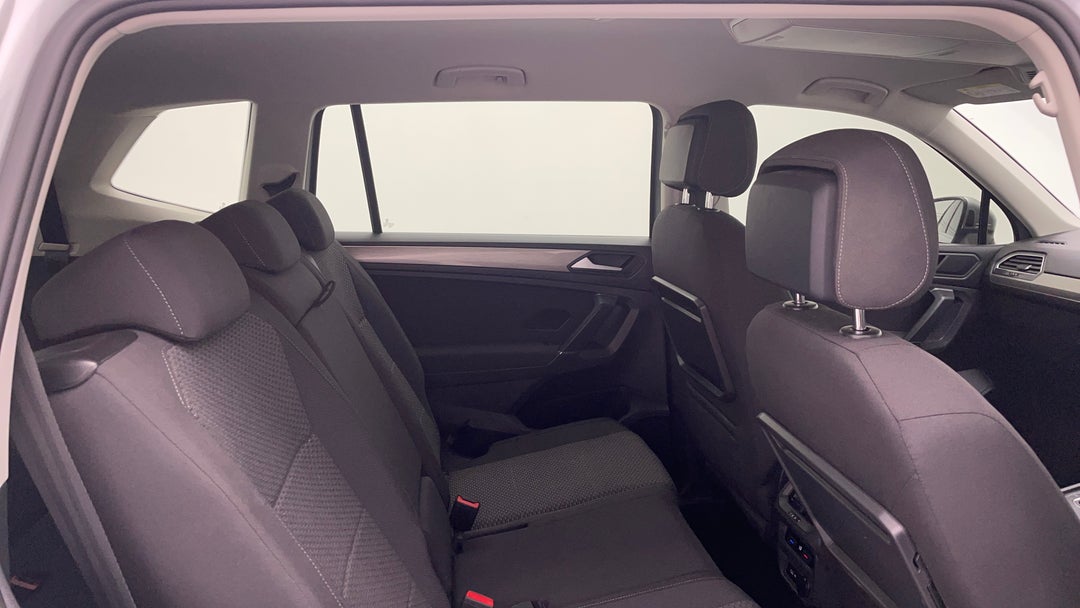 2020 Volkswagen Tiguan Allspace 110 Tsi Comfortline, Automatic, 85050 km, Right Side Rear Door Cabin View