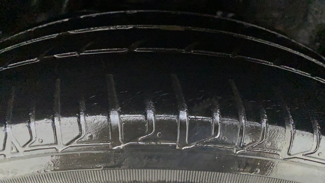 Right Front Tyre Tread