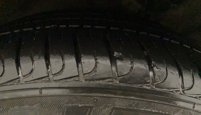 2018 Hyundai Creta SX AT 1.6 DIESEL, Diesel, Automatic, 1,07,583 km, Right Rear Tyre Tread