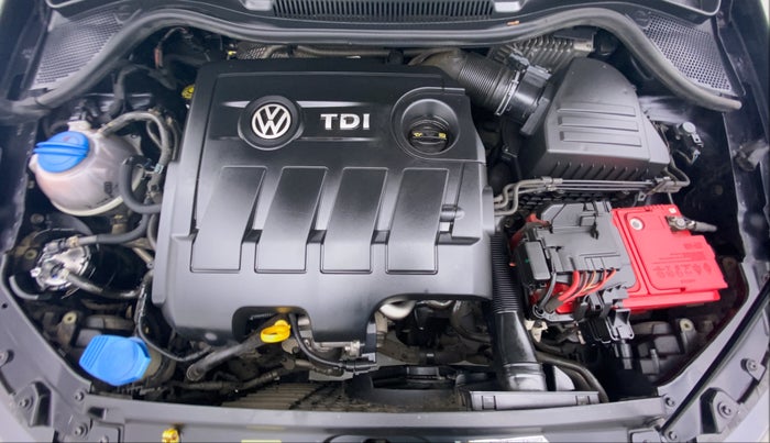 2015 Volkswagen Vento HIGHLINE TDI AT, Diesel, Automatic, 39,027 km, Engine Bonet View