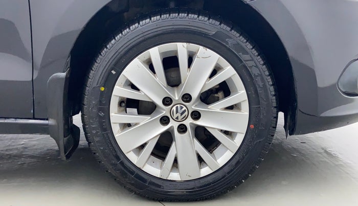 2015 Volkswagen Vento HIGHLINE TDI AT, Diesel, Automatic, 39,027 km, Right Front Tyre