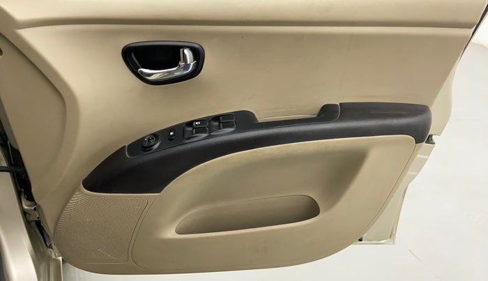 2012 Hyundai i10 MAGNA 1.2 KAPPA2, CNG, Manual, 93,932 km, Driver Side Door Panels Control