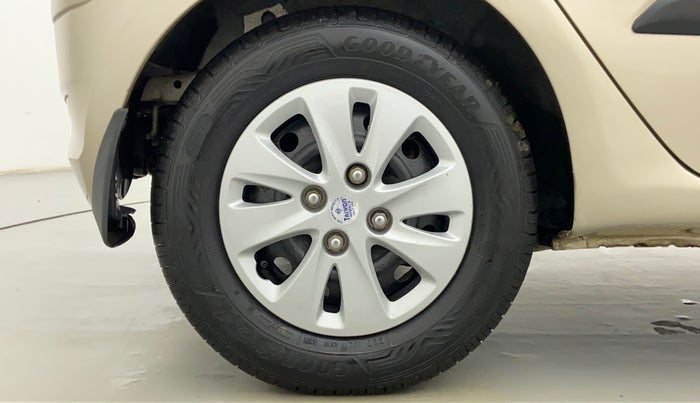 2012 Hyundai i10 MAGNA 1.2 KAPPA2, CNG, Manual, 93,932 km, Right Rear Wheel