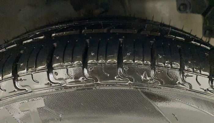 2015 Hyundai Eon SPORTZ, Petrol, Manual, 87,809 km, Right Front Tyre Tread
