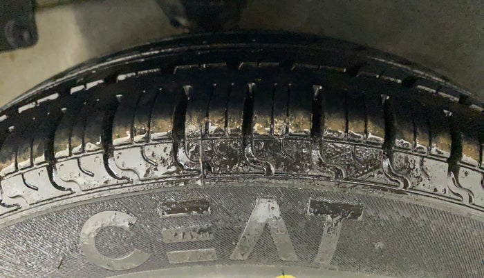 2015 Hyundai Eon SPORTZ, Petrol, Manual, 87,809 km, Left Front Tyre Tread