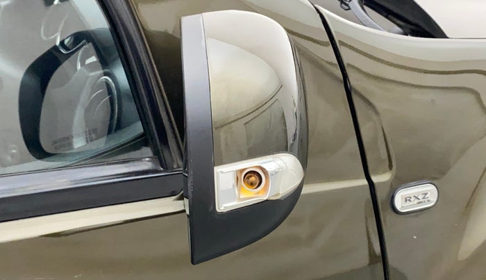 2018 Renault Duster 110 PS RXZ DIESEL, Diesel, Manual, 36,760 km, Right rear-view mirror - Indicator light has minor damage
