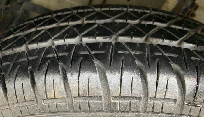 2017 Maruti Swift LXI (O), Petrol, Manual, 3,822 km, Left Front Tyre Tread