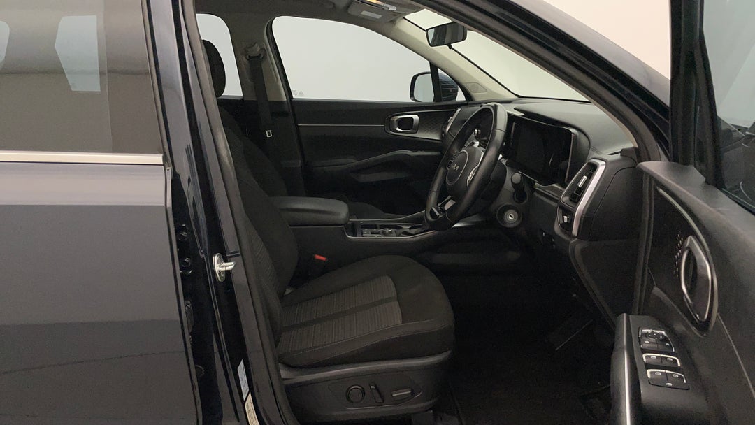 2022 Kia Sorento Sport 7 Seat, Automatic, 117371 km, Right Side Front Door Cabin View