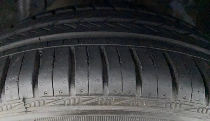 2016 Tata Zest XT RT, Petrol, Manual, 60,223 km, Right Rear Tyre Tread