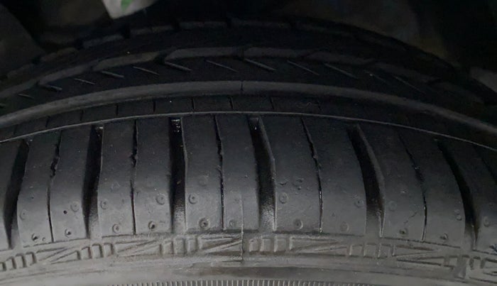 2016 Tata Zest XT RT, Petrol, Manual, 60,223 km, Left Rear Tyre Tread