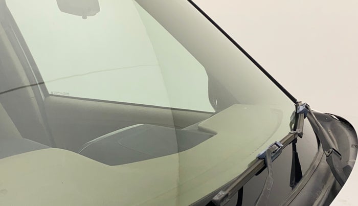 2019 Mahindra TUV300 T10, Diesel, Manual, 1,11,372 km, Front windshield - Minor spot on windshield