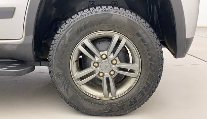 2019 Mahindra TUV300 T10, Diesel, Manual, 1,11,372 km, Left Rear Wheel