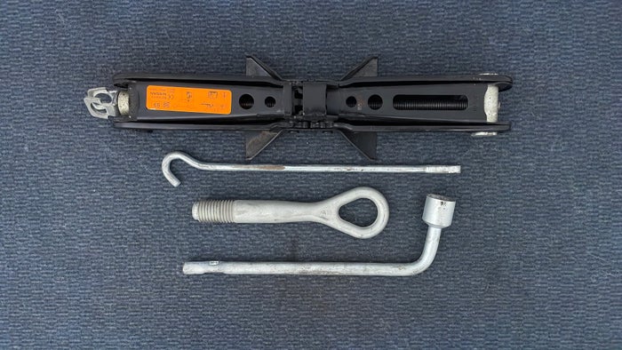 NISSAN KICKS-Tool Kit