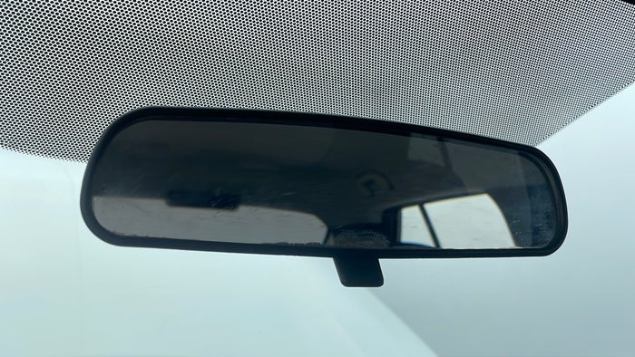 NISSAN KICKS-Ceiling Rear View Mirror Scratch