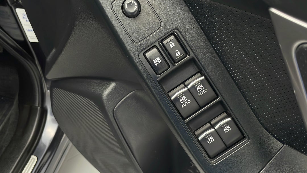 2016 Subaru Forester 2.0d-s, Manual, 116827 km, Drivers Side Door Panel Controls