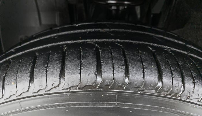 2019 Renault TRIBER RXZ, Petrol, Manual, 19,291 km, Left Front Tyre Tread