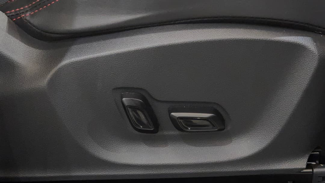 2021 MG Zst Essence, Automatic, 49517 km, Drivers Side Adjustment Panel