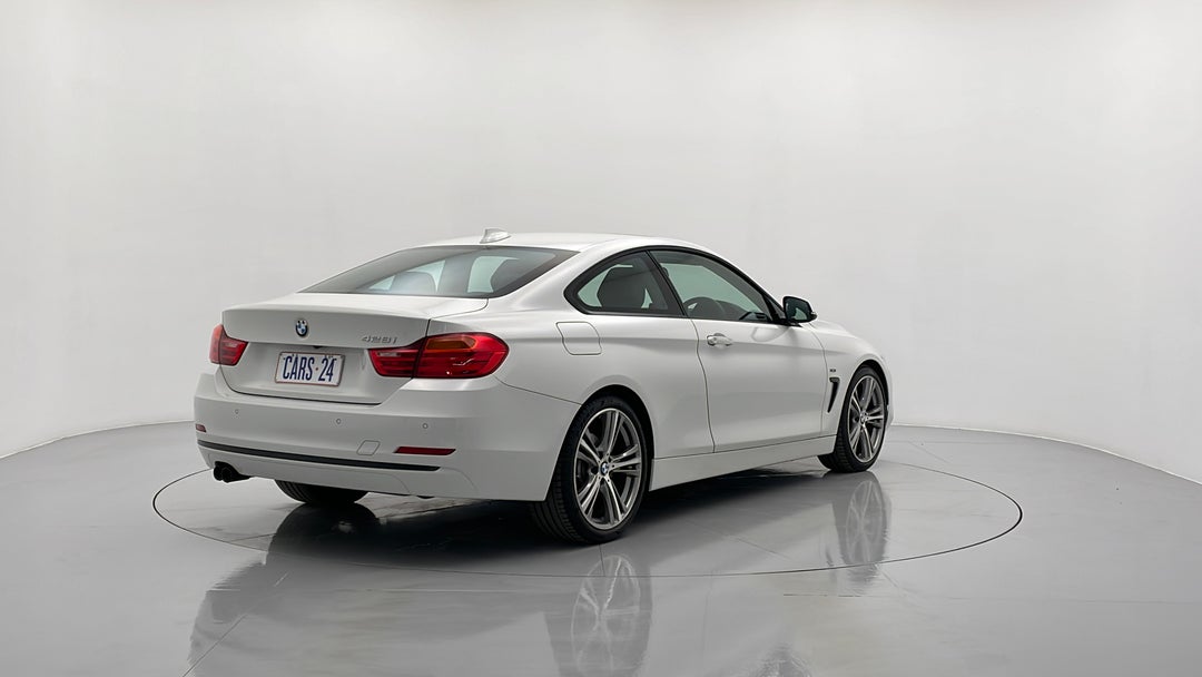 Right Back Diagonal (45- Degree) View