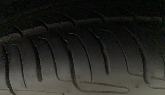 2017 Maruti Celerio ZXI, CNG, Manual, 37,447 km, Right Front Tyre Tread