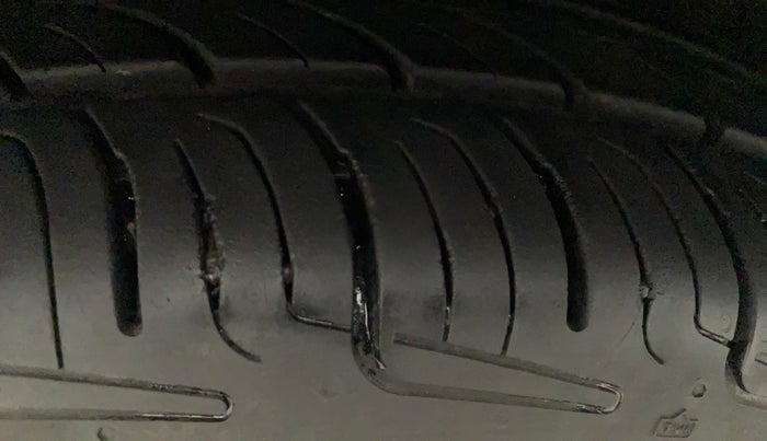 2017 Maruti Celerio ZXI, CNG, Manual, 37,447 km, Left Front Tyre Tread