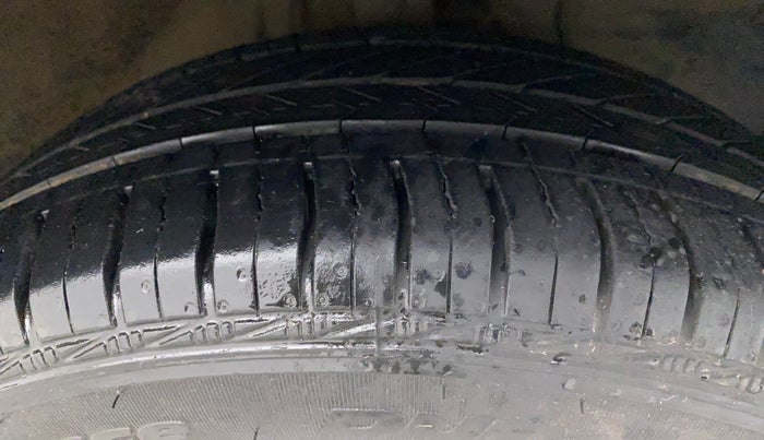 2015 Toyota Etios Liva GD, Diesel, Manual, 90,628 km, Right Front Tyre Tread