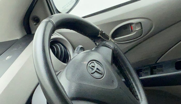 2011 Toyota Etios G, Petrol, Manual, 87,219 km, Steering wheel - Steering cover is minor torn