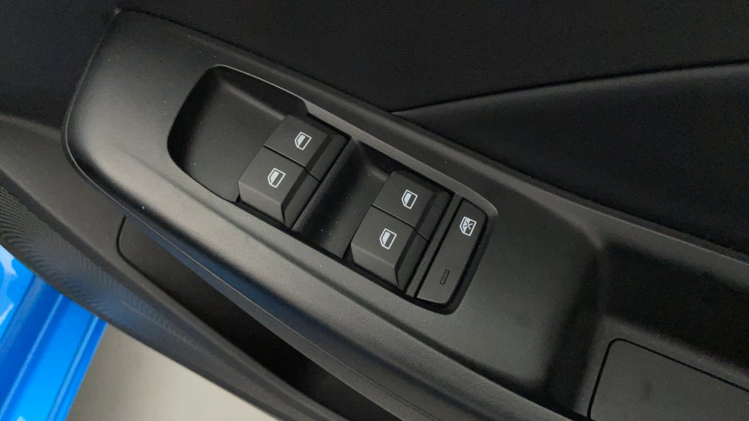 2024 MG Mg3 Essence, Automatic, 3028 km, Drivers Side Door Panel Controls