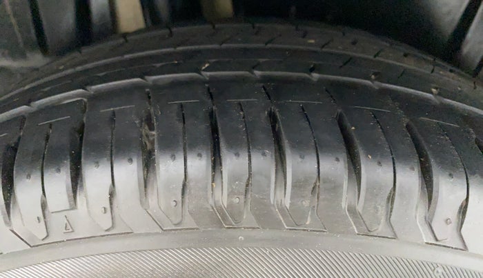 2019 Maruti Ertiga VXI SHVS, Petrol, Manual, 7,031 km, Right Rear Tyre Tread