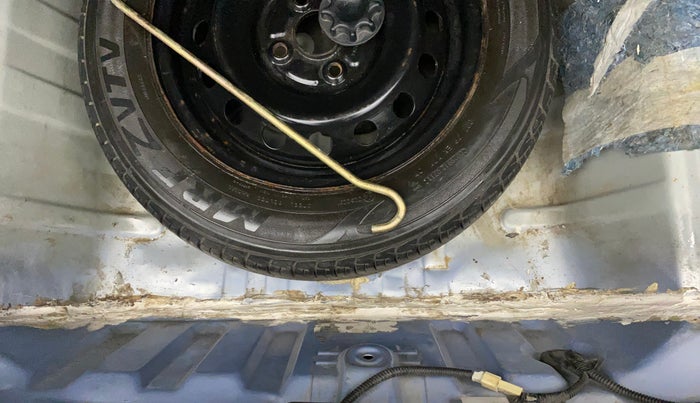 2011 Toyota Etios G, Petrol, Manual, 44,432 km, Boot floor - Slight discoloration