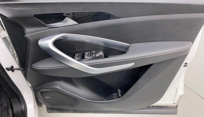 2019 MG HECTOR SHARP HYBRID 1.5 PETROL, Petrol, Manual, 28,093 km, Driver Side Door Panels Control