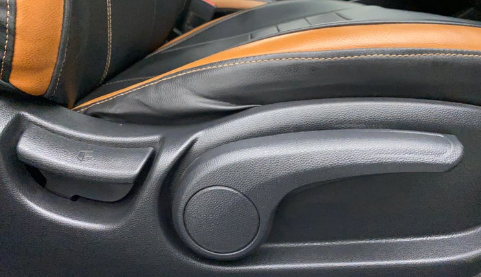 2018 Hyundai i20 Active 1.2 S, Petrol, Manual, 30,517 km, Driver Side Adjustment Panel