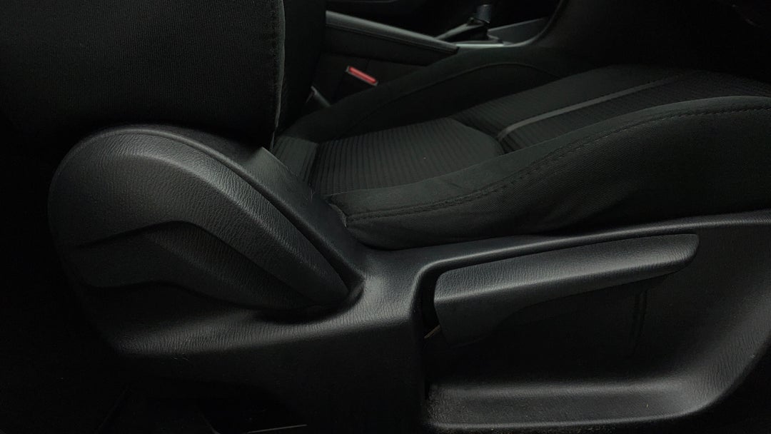 2018 Mazda 3 Maxx Sport, Automatic, 111221 km, Drivers Side Adjustment Panel