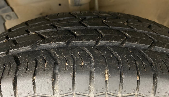 2015 Maruti Swift VXI, Petrol, Manual, 37,046 km, Left Front Tyre Tread