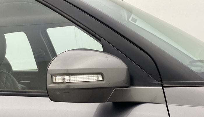 2015 Maruti Swift VXI, Petrol, Manual, 37,046 km, Right rear-view mirror - Indicator light has minor damage