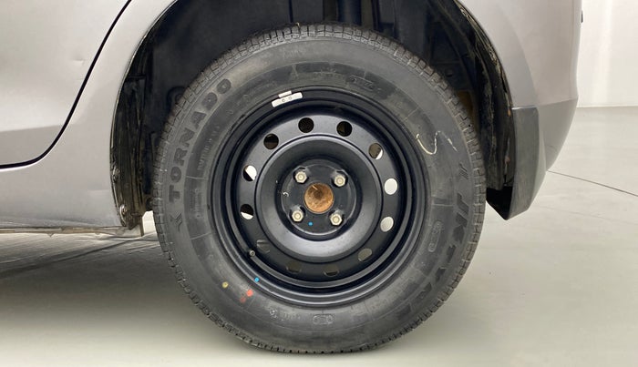 2015 Maruti Swift VXI, Petrol, Manual, 37,046 km, Left Rear Wheel