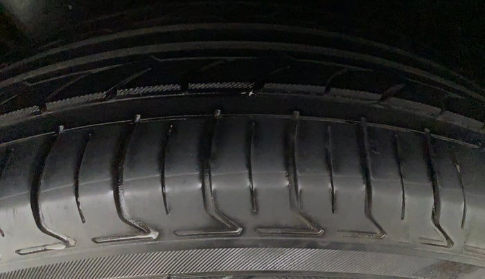 2017 Maruti S Cross ZETA 1.3, Diesel, Manual, 65,275 km, Left Front Tyre Tread