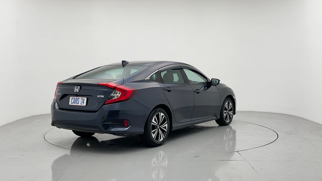 Right Back Diagonal (45- Degree) View