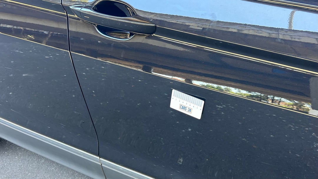 2020 Volkswagen Tiguan Allspace 132 Tsi Comfortline, Automatic, 34204 km, Doors Front RHS Scratch